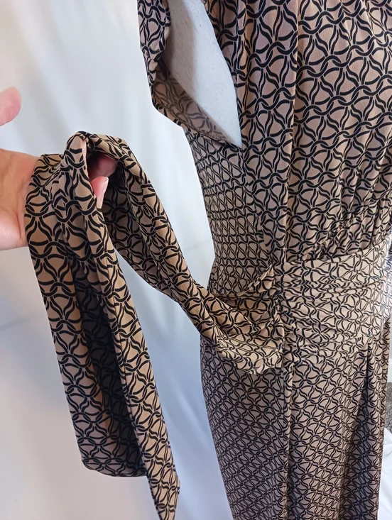 NEW YORK & CO Short Sleeve Dress Cinch Wrap Belt V Neck Knee Length Print Size S - Picture 8 of 13